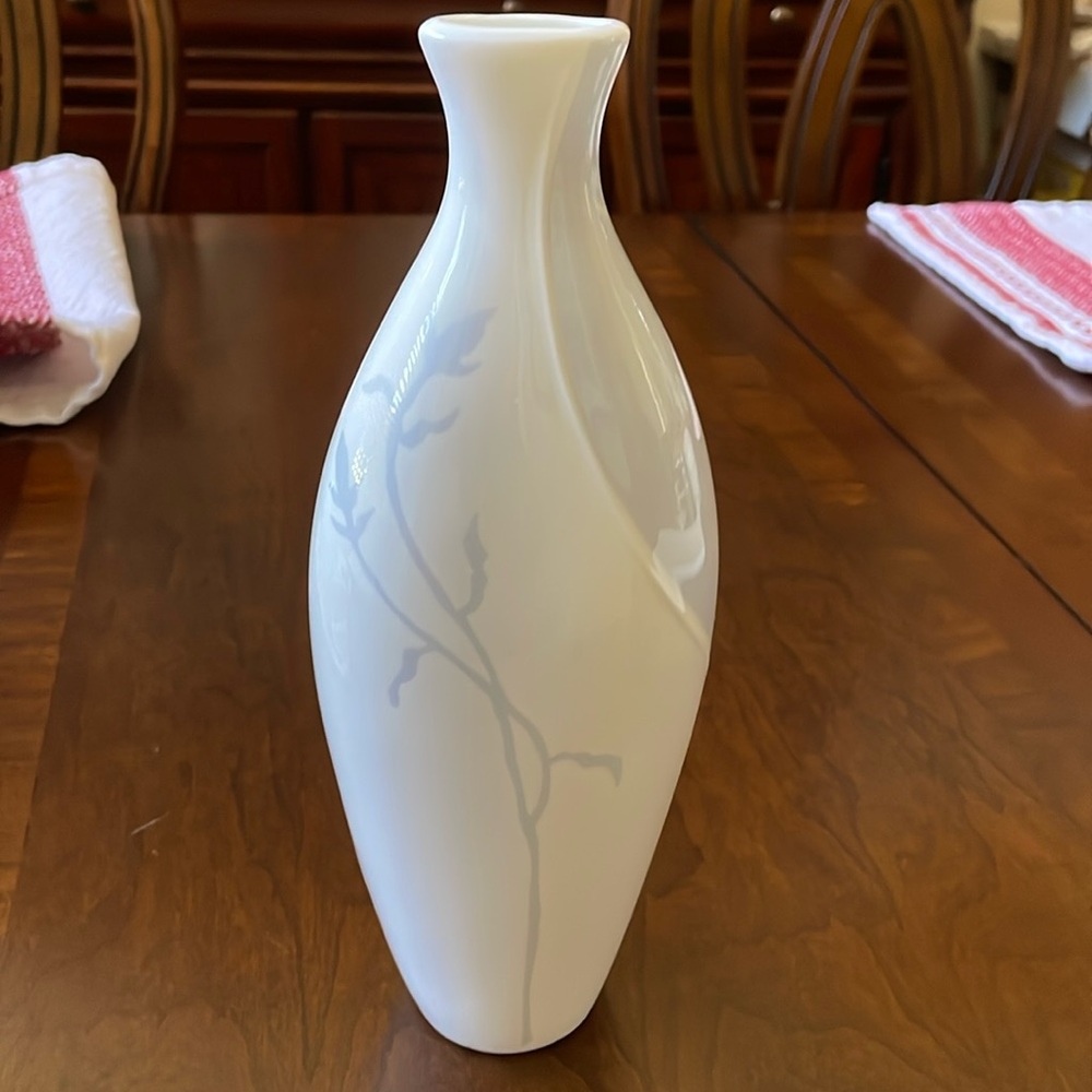Senses by Ainsley fine bone china England Vase 9.75” tall